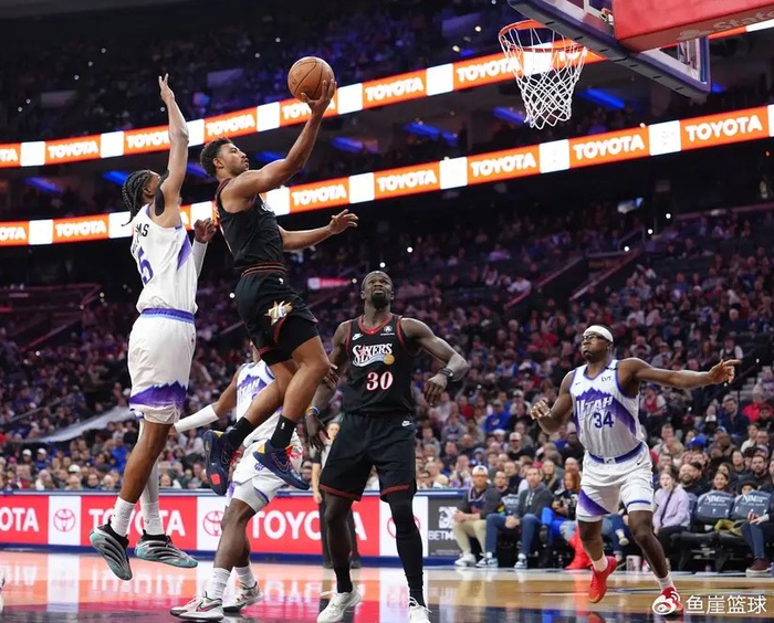 PG麻将胡了-NBA最新排名出炉！东部第二大爆冷，骑士渔翁得利，勇士也危险了|尼克斯|爵士|雷霆|老鹰|雄鹿_新浪新闻