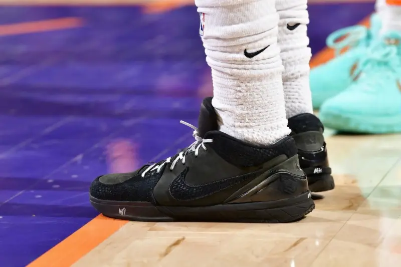 麻将胡了-狄龙穿着Kobe4,空砍33分7篮板1助攻