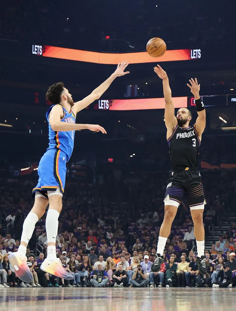 麻将胡了-狄龙穿着Kobe4,空砍33分7篮板1助攻