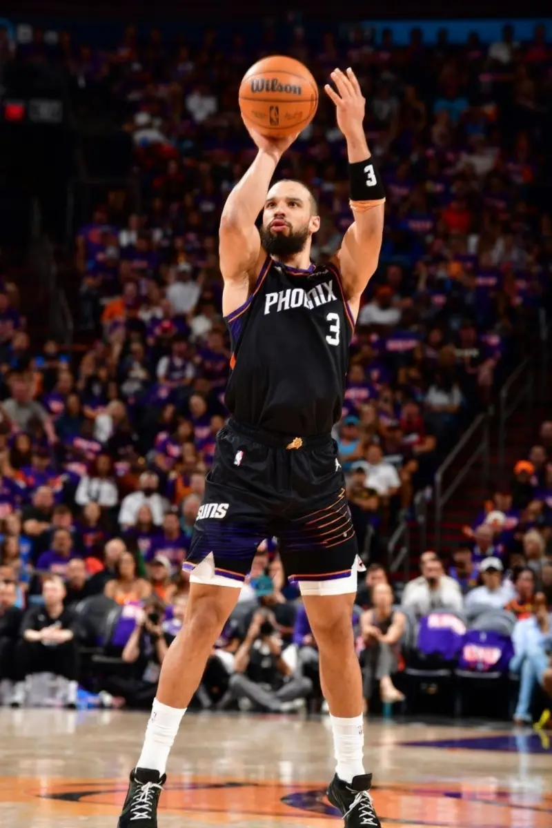 麻将胡了-狄龙穿着Kobe4,空砍33分7篮板1助攻